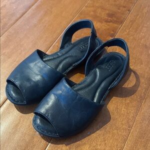 Black Leather Born Open Toe Sling back flat sandals size 8